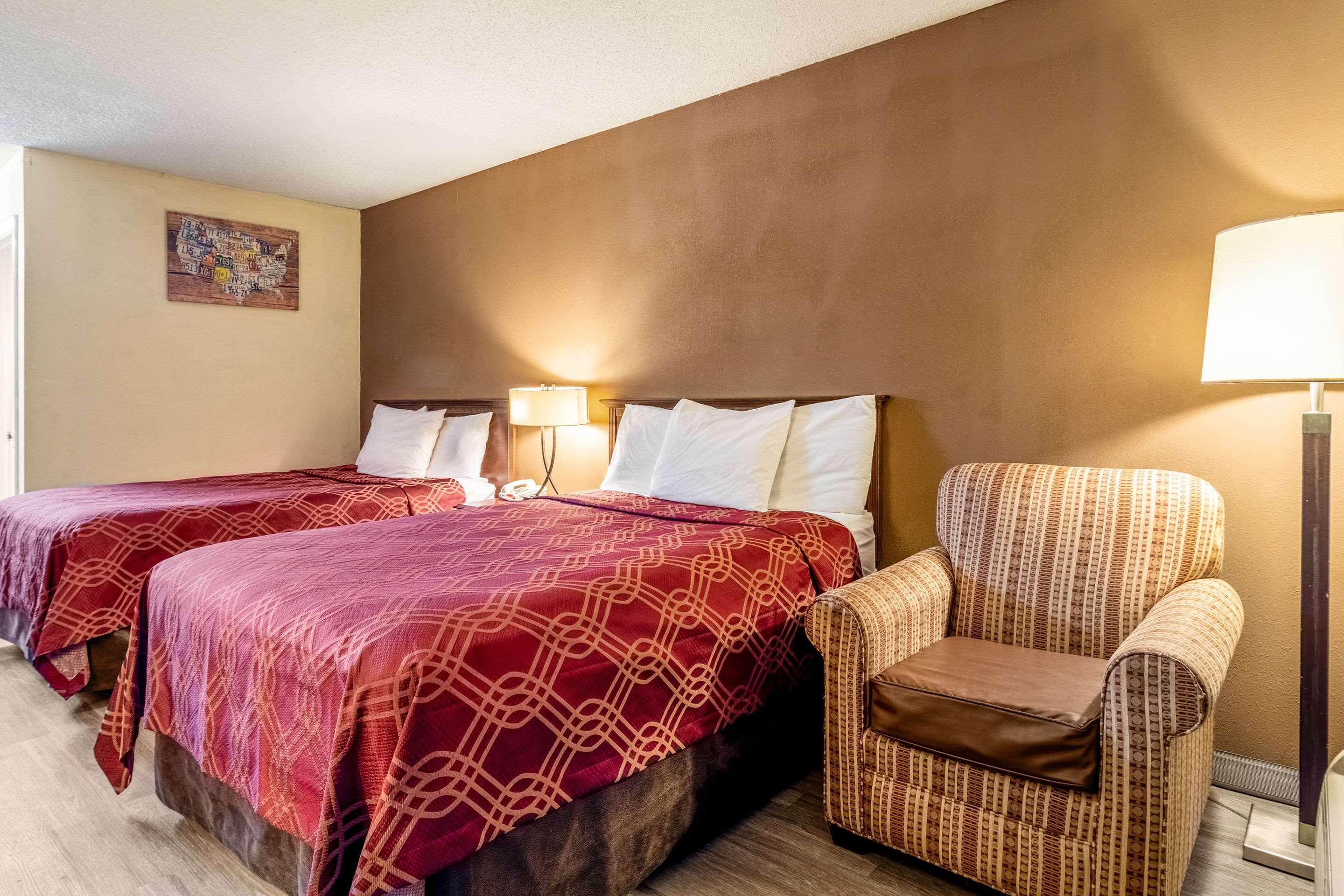 Econo Lodge Акуърт Екстериор снимка