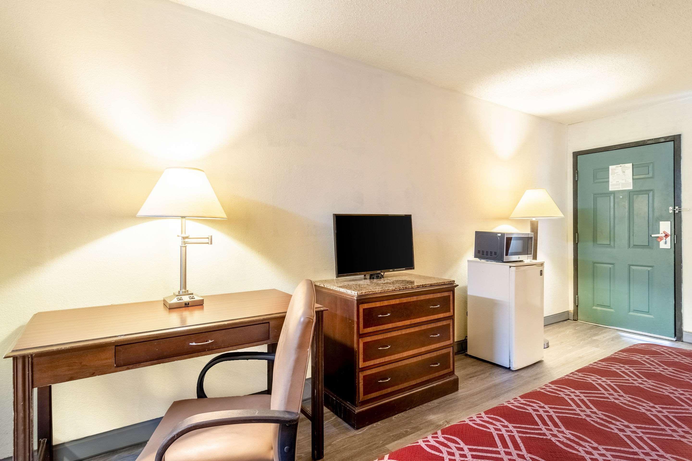 Econo Lodge Акуърт Екстериор снимка