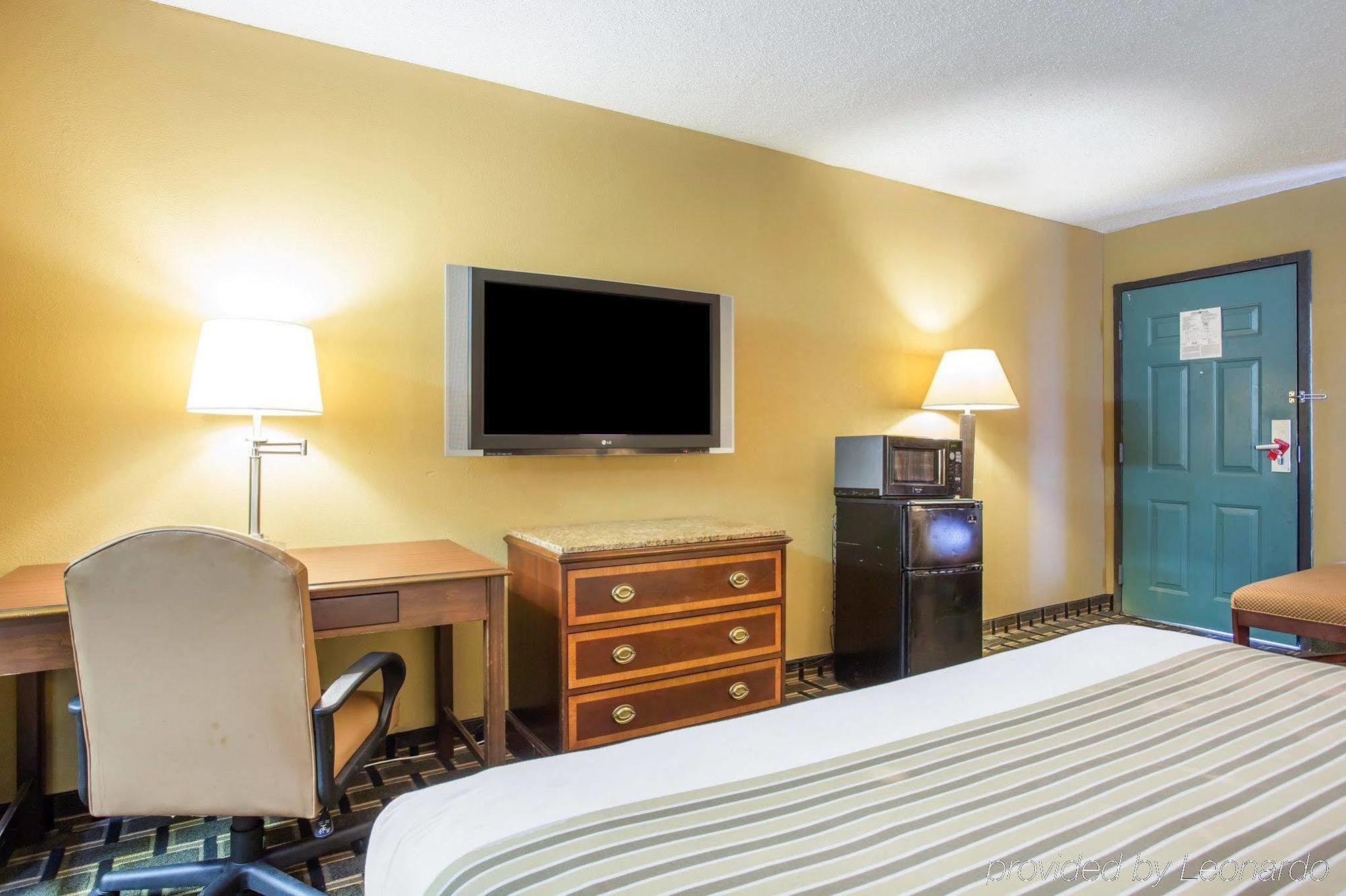 Econo Lodge Акуърт Екстериор снимка