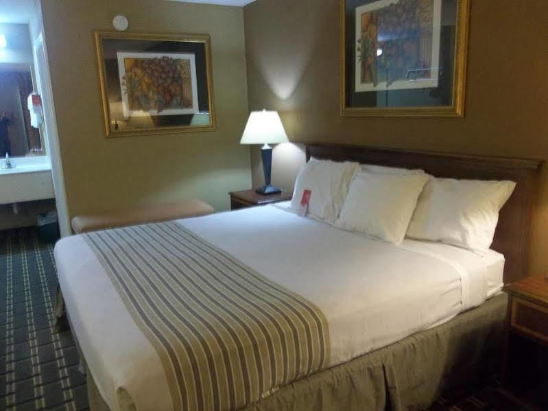 Econo Lodge Акуърт Екстериор снимка